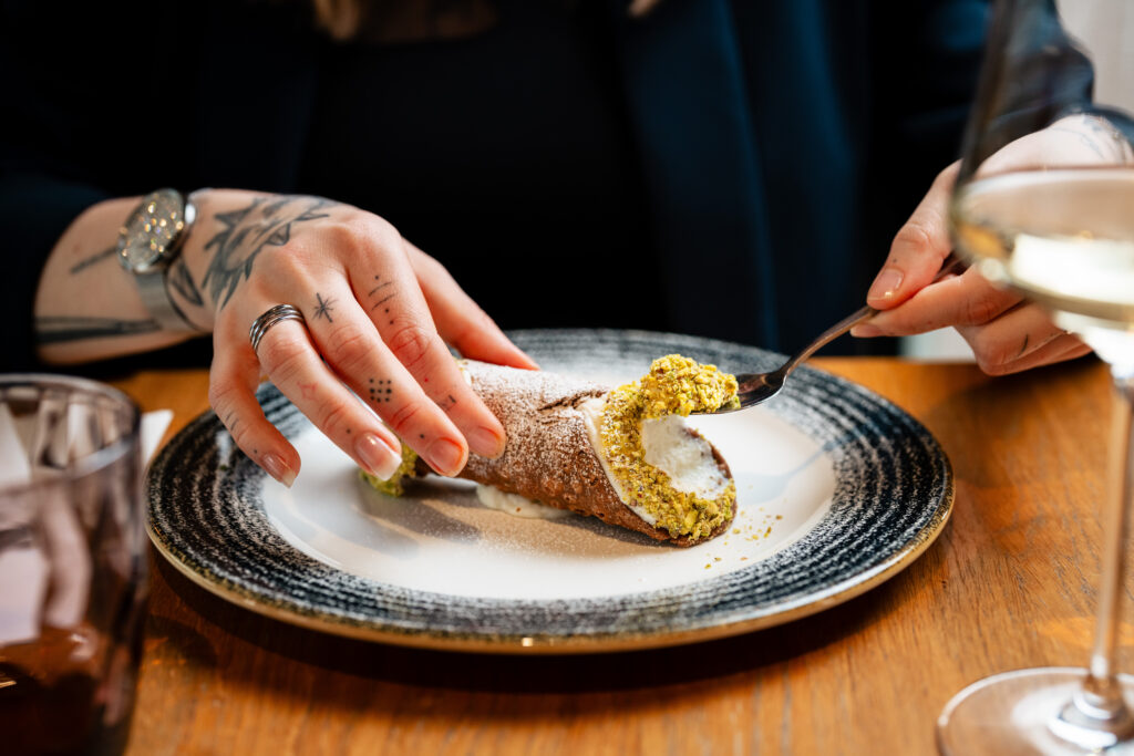 Dezert Cannoli restaurace IL Morso