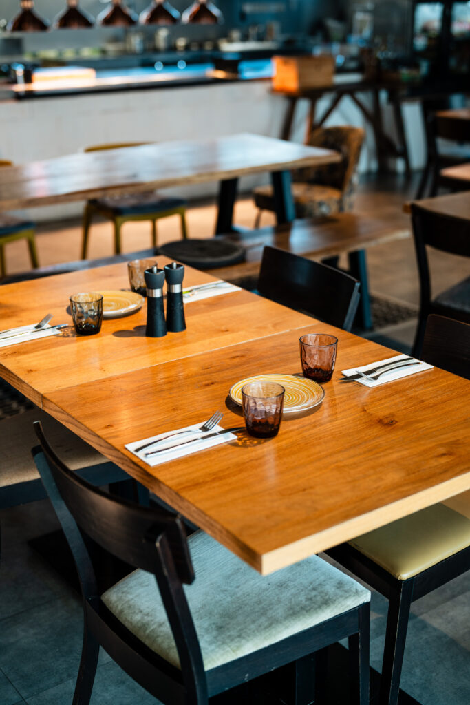 Prostřený stůl v restauraci IL Morso